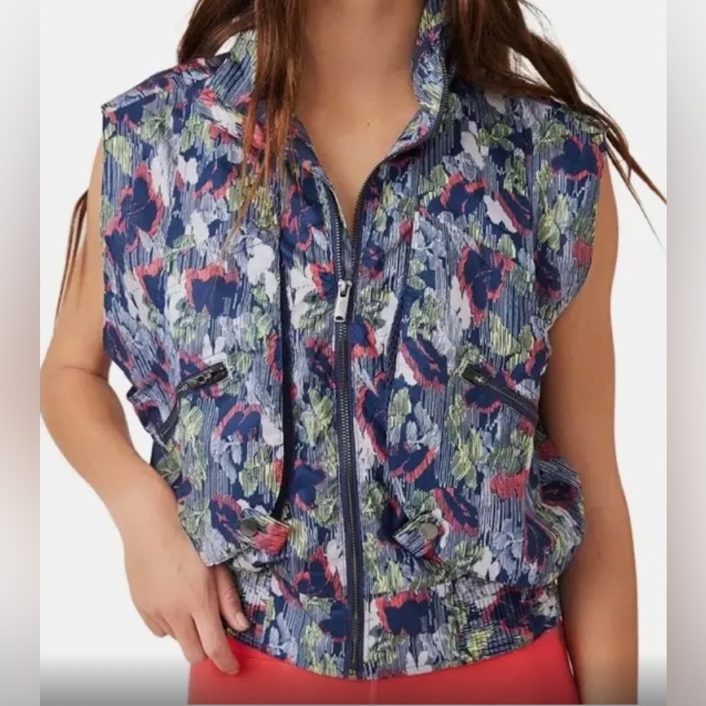 Free‎ People Movement Off the Grid Zip up Vest in Supernova Floral Lightweight